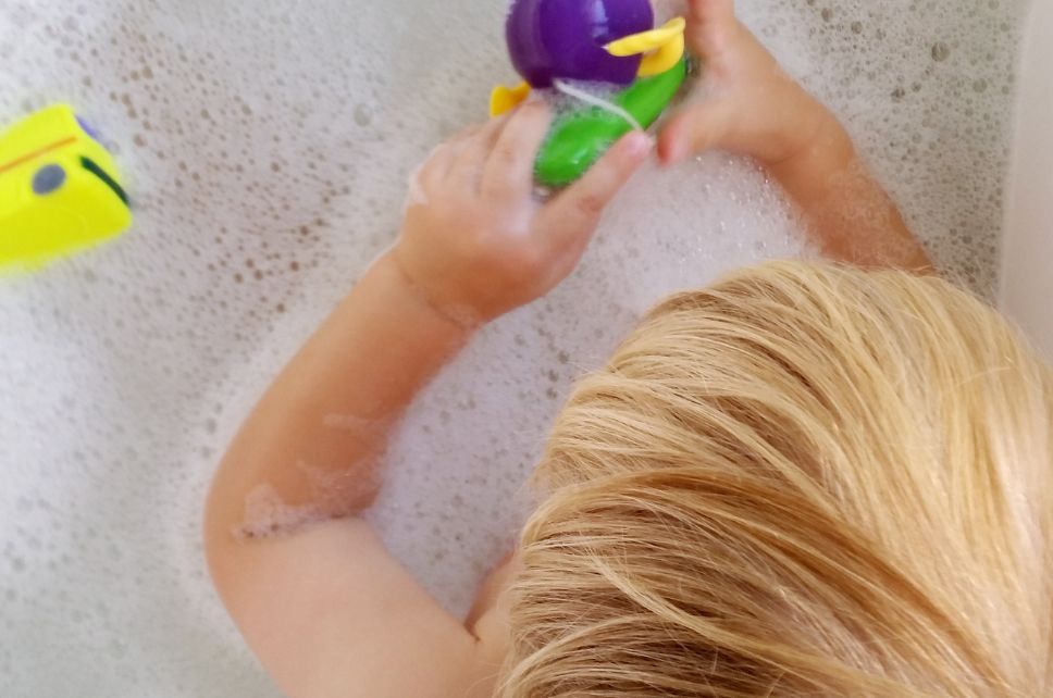 8 roliga lekar för barn i badkaret